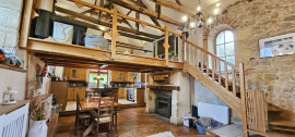 
                                                                                        Vente
                                                                                         15 km from Sarlat a 147m² house with 3 bedroom