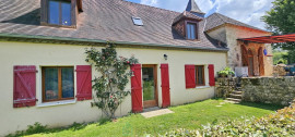 
                                                                                        Vente
                                                                                         15 km from Sarlat a 147m² house with 3 bedroom