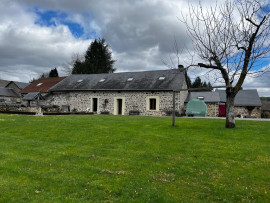 
                                                                                        Vente
                                                                                         2 maisons, 2 granges, avec 1 hectare 6646 m2