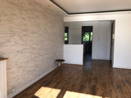 
                                                                                        Vente
                                                                                         3 pièces etage 3/3 ascenseur pas de travaux