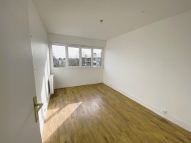 
                                                                                        Vente
                                                                                         3 pièces etage 3/3 ascenseur pas de travaux