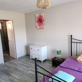 
                                                                                        Vente
                                                                                         4 pièces + 2 chambres et piscine