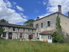 
                                                                                        Vente
                                                                                         A 5mn du Lac d'Arjuzanx, Charme et authenticité pour cette belle demeure avec dépendances 