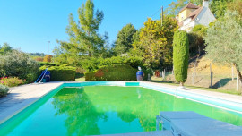 
                                                                                        Vente
                                                                                         A Sarlat maison de 200 m² environ avec une piscine,