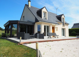 
                                                                                        Vente
                                                                                         Agréable contemporaine 4 chambres, sous-sol complet sur beau terrain clos 1 100 m²