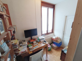 
                                                                                        Vente
                                                                                         Amiénoise 2 chambres, bureau, cour St Pierre