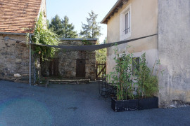 
                                                                                        Vente
                                                                                         Ancien corps de ferme du XVIIIe niché dans le calme de la nature du Périgord vert. 