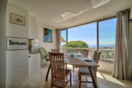 
                                                                                        Vente
                                                                                         Appartement 2 pièces en dernier étage à Antibes quartier Bad