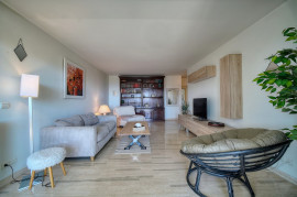 
                                                                                        Vente
                                                                                         Appartement 2 pièces en dernier étage à Antibes quartier Bad