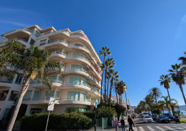 
                                                                                        Vente
                                                                                         Appartement 3 pieces a vendre Nice Promenade des anglais au calme avec VUE MER