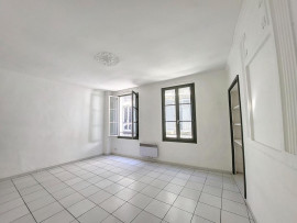 
                                                                                        Vente
                                                                                         Appartement 65m², T3, 1er étage