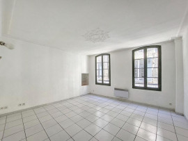 
                                                                                        Vente
                                                                                         Appartement 65m², T3, 1er étage