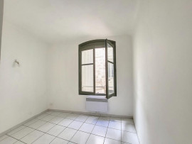 
                                                                                        Vente
                                                                                         Appartement 65m², T3, 1er étage