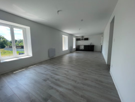 
                                                                                        Location
                                                                                         Appartement F4 lumineux de 70mètres carrés