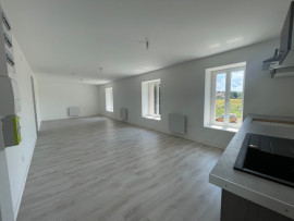 
                                                                                        Location
                                                                                         Appartement F4 lumineux de 70mètres carrés