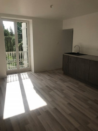 
                                                                                        Location
                                                                                         Appartement 84 m²