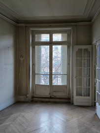 
                                                                                        Vente
                                                                                         Appartement à rénover de 101 m² à Paris 5