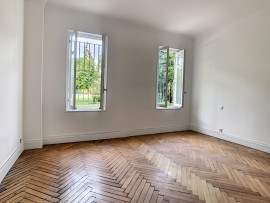 
                                                                                        Location
                                                                                         Appartement bourgeois au coeur d'un hôtel particulier