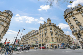 
                                                                                        Vente
                                                                                         Appartement étage élevé avec balcon - La Muette