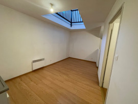 
                                                                                        Location
                                                                                         Appartement F2 triplex atypique de 70m²