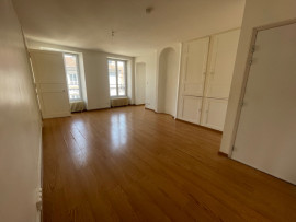 
                                                                                        Location
                                                                                         Appartement F4 de 110m² centre-ville