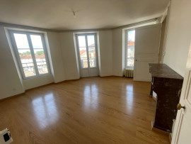 
                                                                                        Location
                                                                                         Appartement F4 de 110m² centre-ville