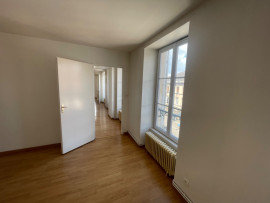 
                                                                                        Location
                                                                                         Appartement F4 de 110m² centre-ville