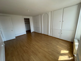 
                                                                                        Location
                                                                                         Appartement F4 de 110m² centre-ville