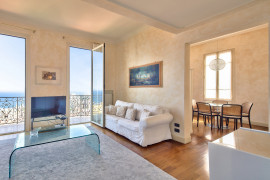 
                                                                                        Vente
                                                                                         Appartement lumineux avec vue panoramique sur la mer et Monaco