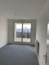 
                                                                                        Vente
                                                                                         Appartement récent,  3p de 62m² avec balcon