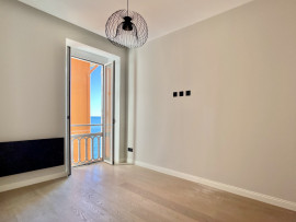 
                                                                                        Vente
                                                                                         Appartement rénové avec vue mer et port dans le Vieux Villefranche