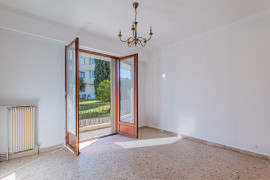 
                                                                                        Vente
                                                                                         APPARTEMENT TROIS PIECES - AU CALME ABSOLU