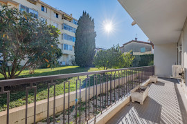 
                                                                                        Vente
                                                                                         APPARTEMENT TROIS PIECES - AU CALME ABSOLU