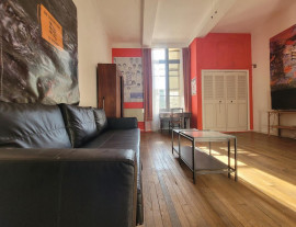 
                                                                                        Vente
                                                                                         Avignon intra-muros - studio - vue dégagée