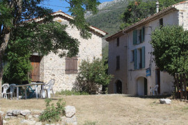 
                                                                                        Vente
                                                                                         Bargeme , haut Var , lot de deux Maisons,  surface totale 190 M2 , 5 chambres , 