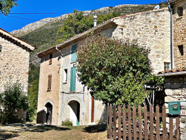 
                                                                                        Vente
                                                                                         Bargeme , haut Var , lot de deux Maisons,  surface totale 190 M2 , 5 chambres , 