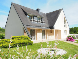 
                                                                                        Vente
                                                                                         Belle maison 198 m² sur-sous sol complet Terrain 1890 m² 