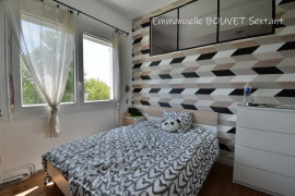 
                                                                                        Vente
                                                                                         Bergerac, grande maison de ville année 30 joliement rénovée, 5 chambres, proche centre-ville 