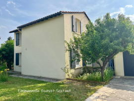 
                                                                                        Vente
                                                                                         Bergerac, maison à étage avec vie de plain-pied, 4 chambres, garage, jardin arboré et clos, terrasse couverte.