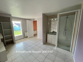 
                                                                                        Vente
                                                                                         BERGERAC,maison année 30 avec extension, vie de plain-pied possible, 4 chambres, véranda, terrasse couverte, piscine hors-sol, grand terrain