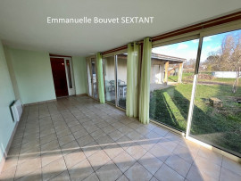 
                                                                                        Vente
                                                                                         BERGERAC,maison année 30 avec extension, vie de plain-pied possible, 4 chambres, véranda, terrasse couverte, piscine hors-sol, grand terrain