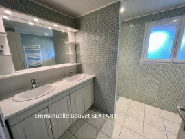 
                                                                                        Vente
                                                                                         BERGERAC,maison année 30 avec extension, vie de plain-pied possible, 4 chambres, véranda, terrasse couverte, piscine hors-sol, grand terrain