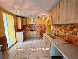 
                                                                                        Vente
                                                                                         BERGERAC,maison année 30 avec extension, vie de plain-pied possible, 4 chambres, véranda, terrasse couverte, piscine hors-sol, grand terrain