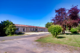 
                                                                                        Vente
                                                                                         BERGERAC MANOIR XVIIIème 80 HA LAC