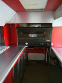 
                                                                                        Utilitaire
                                                                                         camion pizza