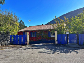 
                                                                                        Vente
                                                                                         Castellane , Parc , Verdon , maison individuelle 90 M2 sur un terrain de 1128 M2 