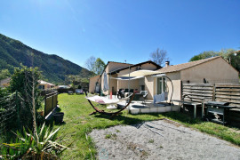 
                                                                                        Vente
                                                                                         Castellane , Une maison 94 M2, 4 chambres , T5 , 480 M2 de terrain , garage 20 M2