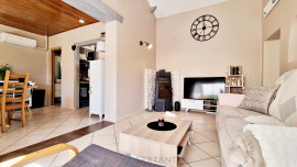 
                                                                                        Vente
                                                                                         Castellane , Une maison 94 M2, 4 chambres , T5 , 480 M2 de terrain , garage 20 M2