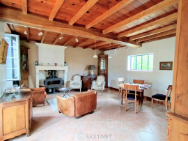 
                                                                                        Vente
                                                                                         CHARENTAISE 284M² - 6 CHAMBRES - PISCINE - JARDIN - 2825M²