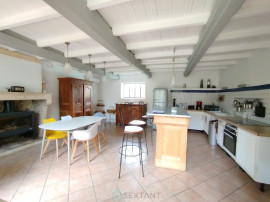 
                                                                                        Vente
                                                                                         CHARENTAISE 284M² - 6 CHAMBRES - PISCINE - JARDIN - 2825M²